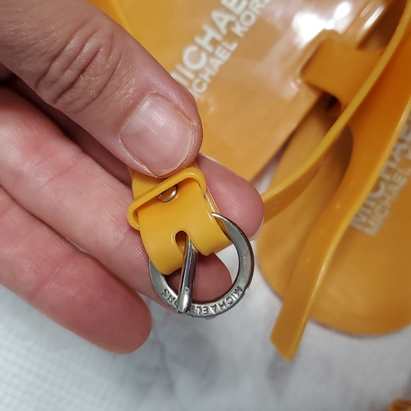 Michael Kors Beach Thong - Picture 4 of 5